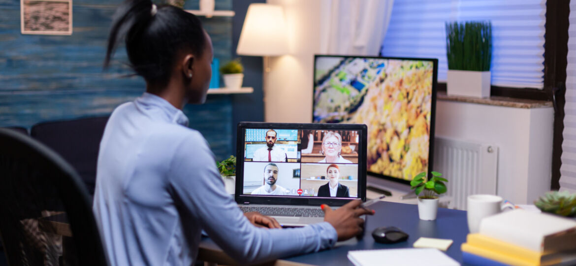 Back view of dark skinned woman talks with diverse coworkers