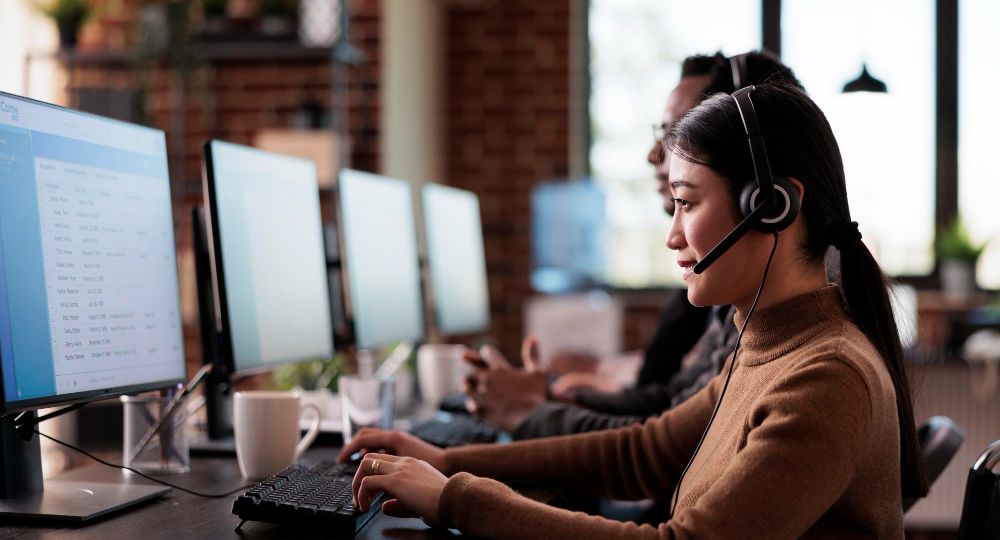 Revolutionizing Customer Service_ How Call Centers are Evolving in the Digital Age